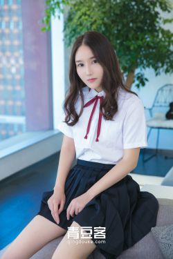 女子高生の腰つき未增删翻译